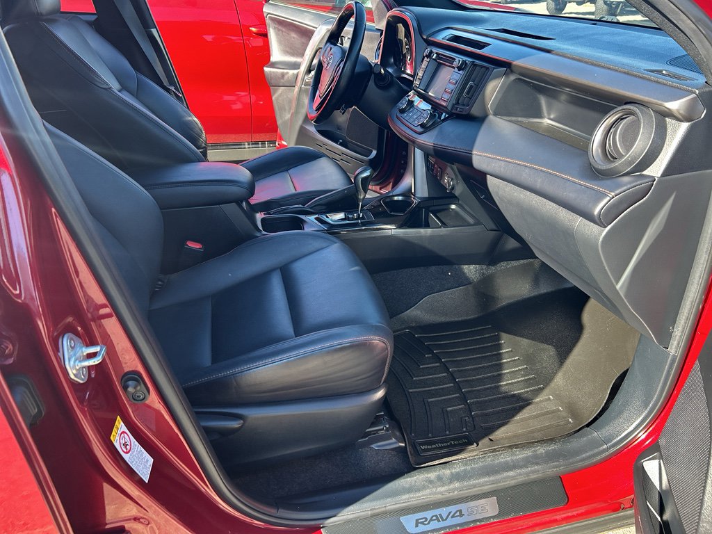 Used 2018 Toyota RAV4 SE image 19