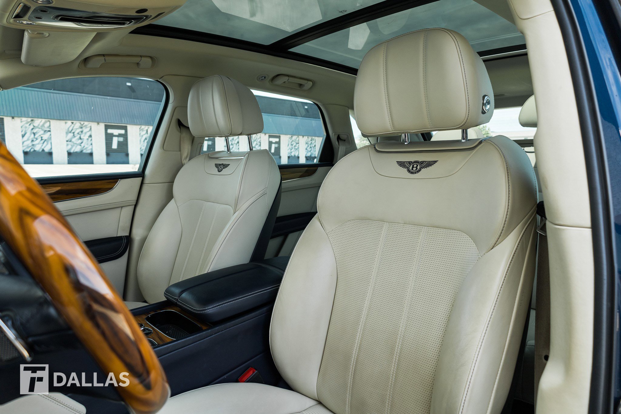 Used 2019 Bentley Bentayga AWD/4WD image 4