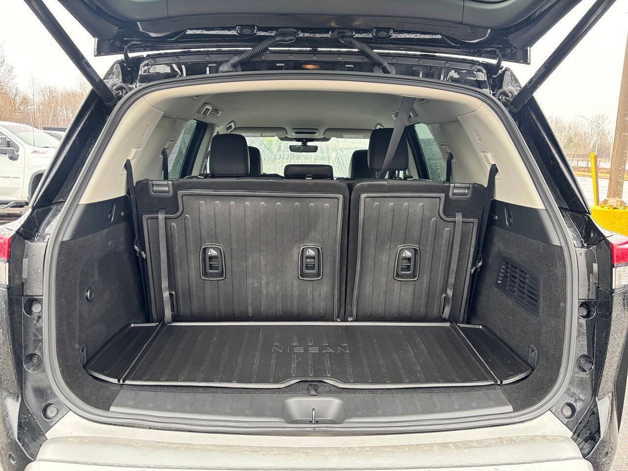 Used 2025 Nissan Pathfinder SL w/ Cargo Package AWD/4WD image 11