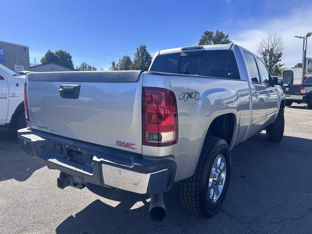 Used 2011 GMC Sierra 2500 SLT w/ SLT Convenience Package image 10
