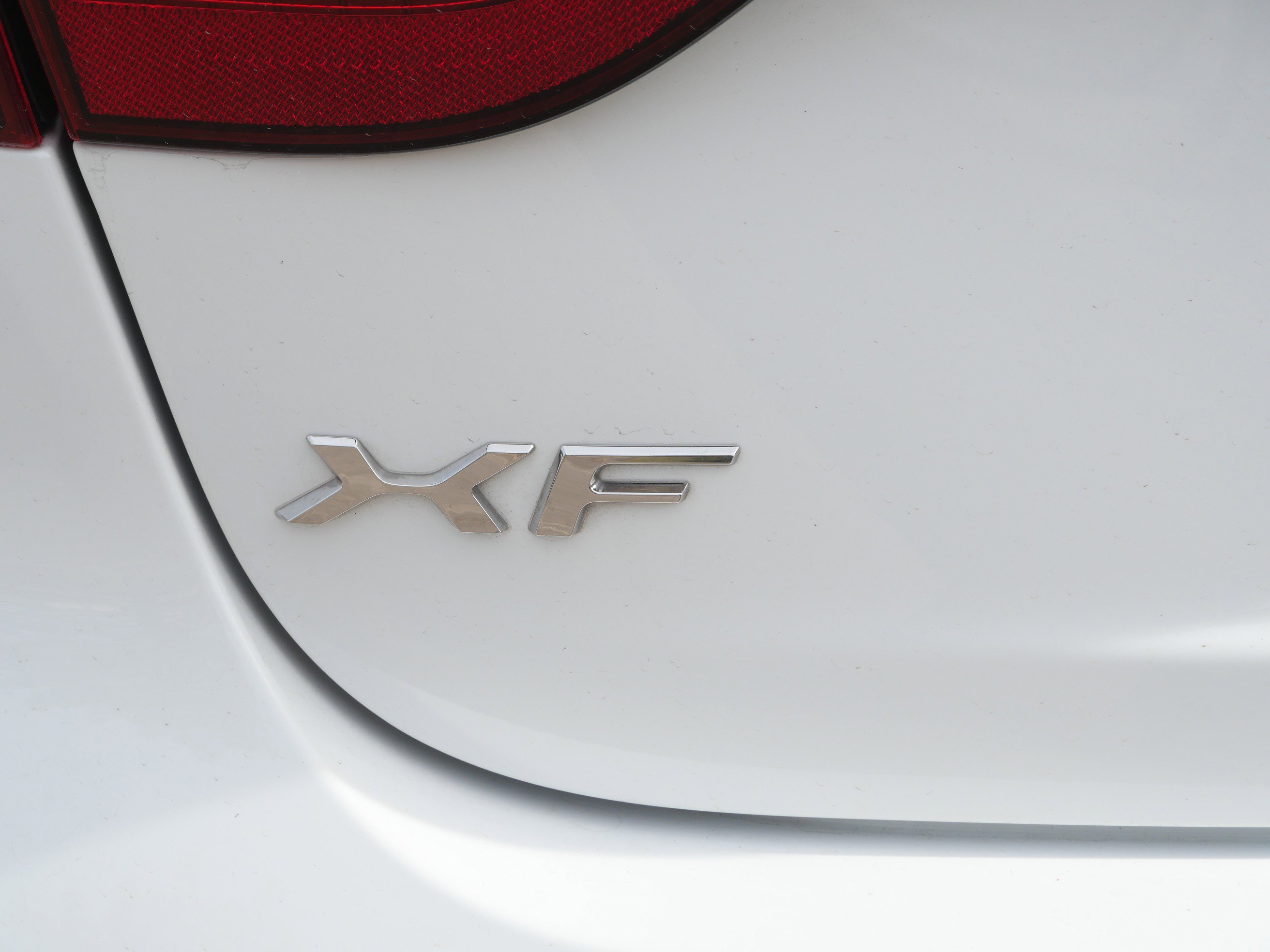 Certified 2021 Jaguar XF SE image 12