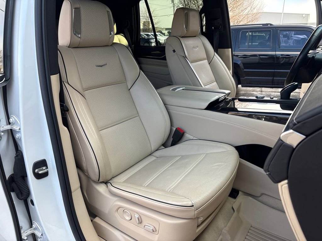Used 2023 Cadillac Escalade Premium Luxury image 61