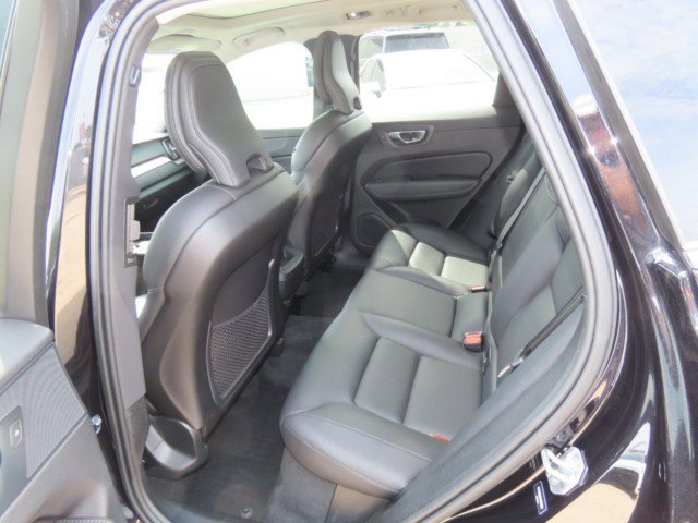 Used 2021 Volvo XC60 T5 Momentum w/ Advanced Package FWD image 19