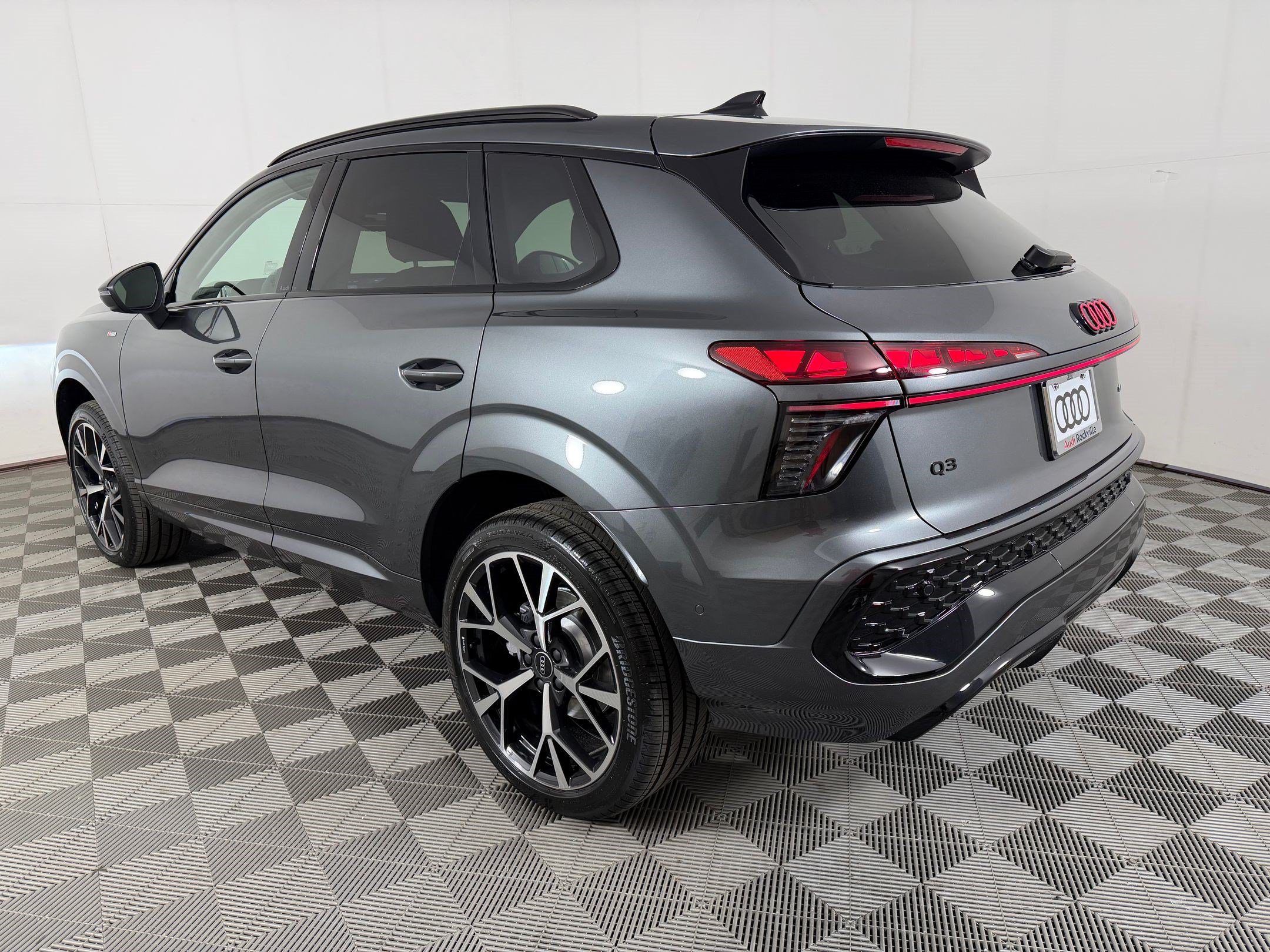New 2026 Audi Q3 quattro 2.0T AWD/4WD image 3