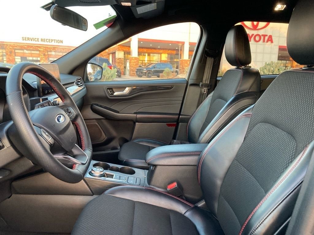 Used 2025 Ford Escape ST-Line image 10