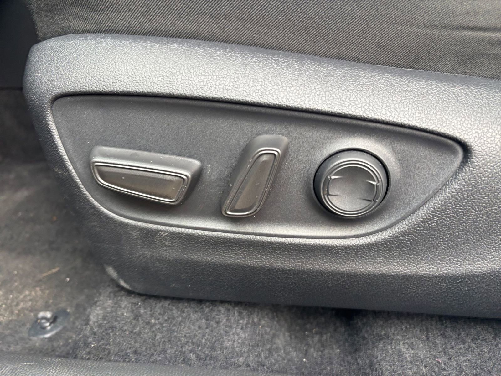 Used 2025 Toyota RAV4 XLE image 23