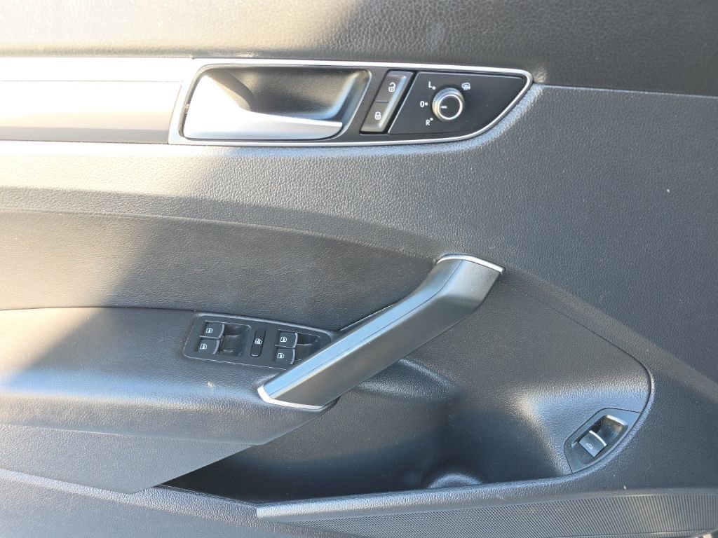 Used 2017 Volkswagen Passat 1.8T R-Line image 15