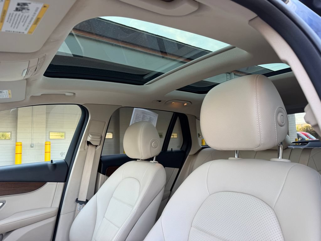Used 2021 Mercedes-Benz GLC 300 4MATIC image 19