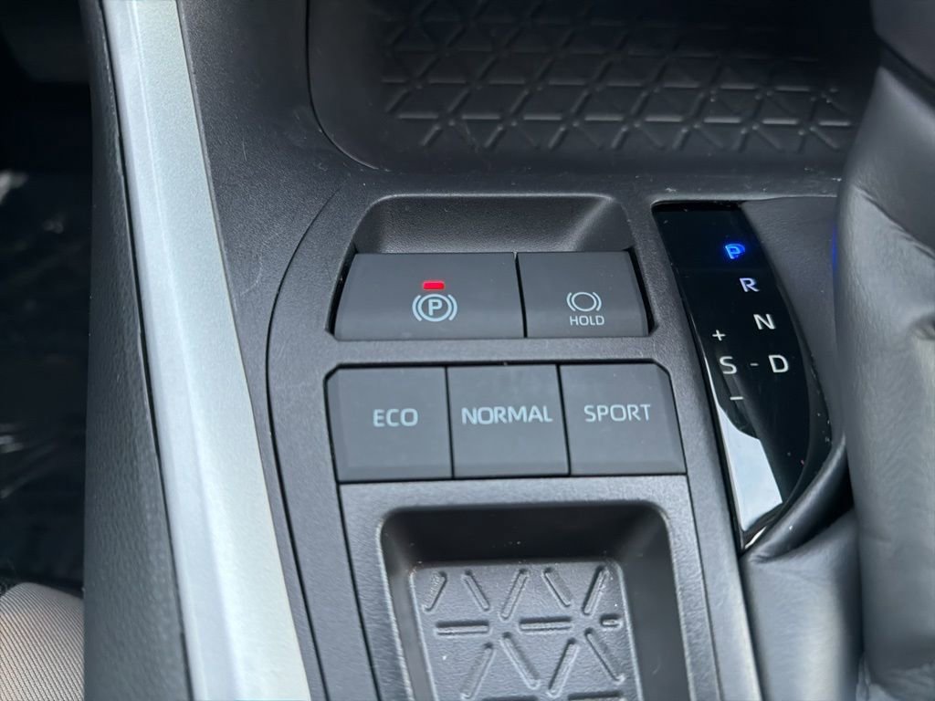 Used 2025 Toyota RAV4 XLE image 32