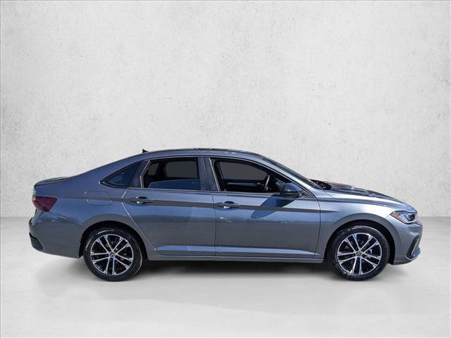 Used 2025 Volkswagen Jetta Sport image 4