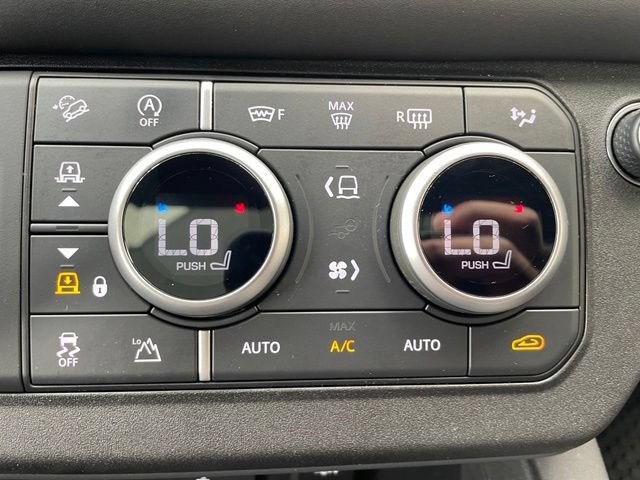 Used 2024 Land Rover Defender 110 X-Dynamic SE AWD/4WD image 22