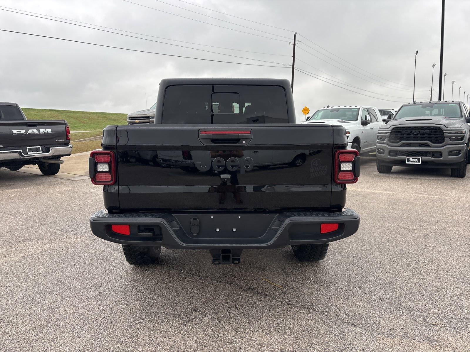 New 2025 Jeep Gladiator Willys image 5