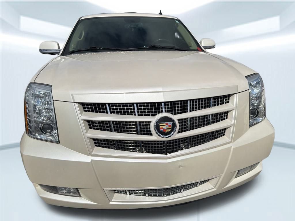 Used 2013 Cadillac Escalade Premium image 6