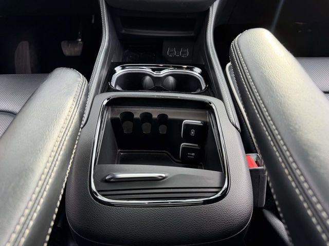 Used 2025 Chrysler Pacifica Limited FWD image 19