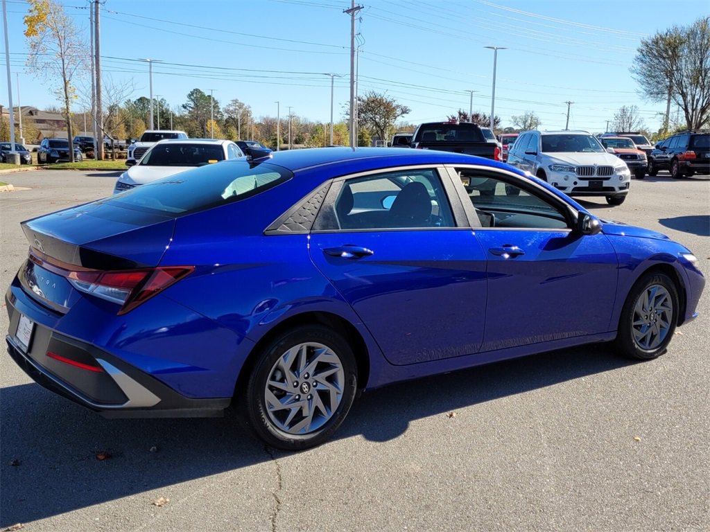 Used 2024 Hyundai Elantra SEL image 3