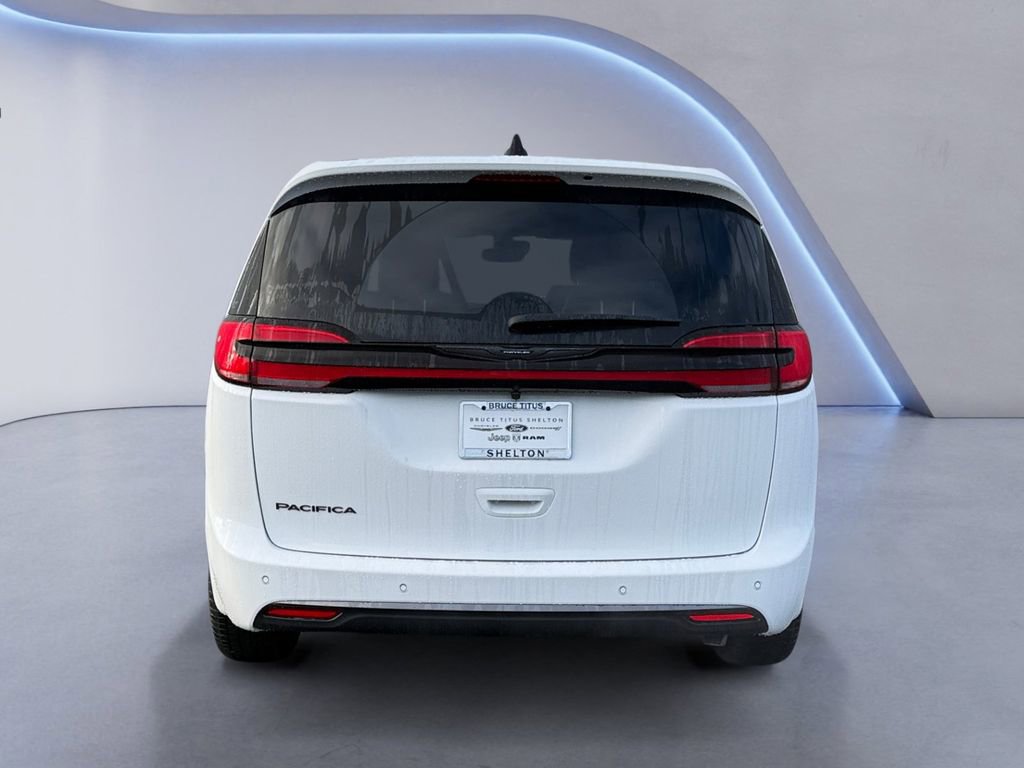 New 2026 Chrysler Pacifica Select image 4