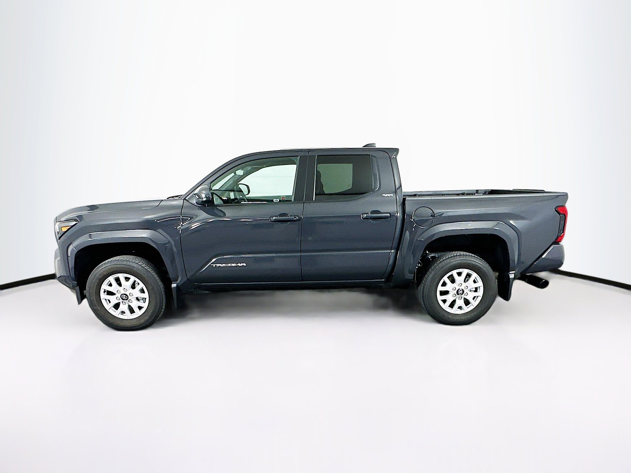 Used 2025 Toyota Tacoma SR5 image 4