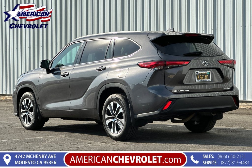 Used 2022 Toyota Highlander XLE AWD/4WD image 6