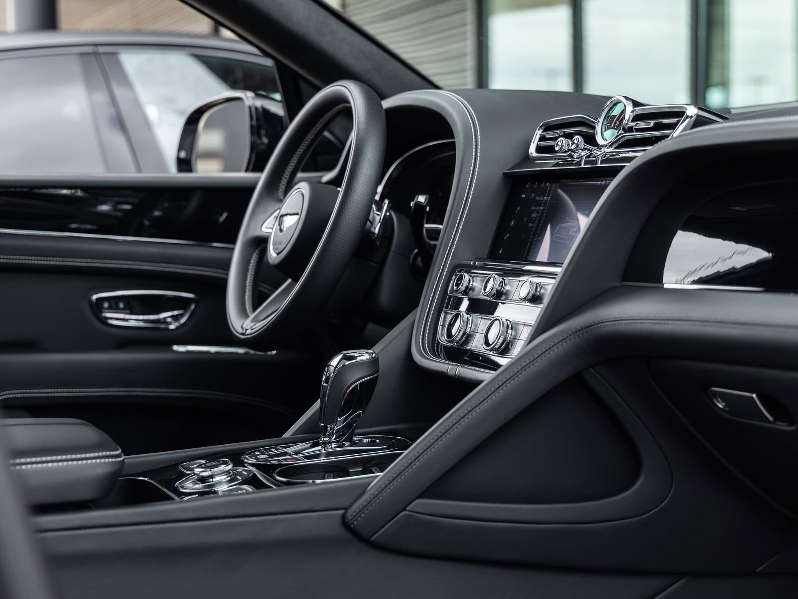 Used 2023 Bentley Bentayga AWD/4WD image 49