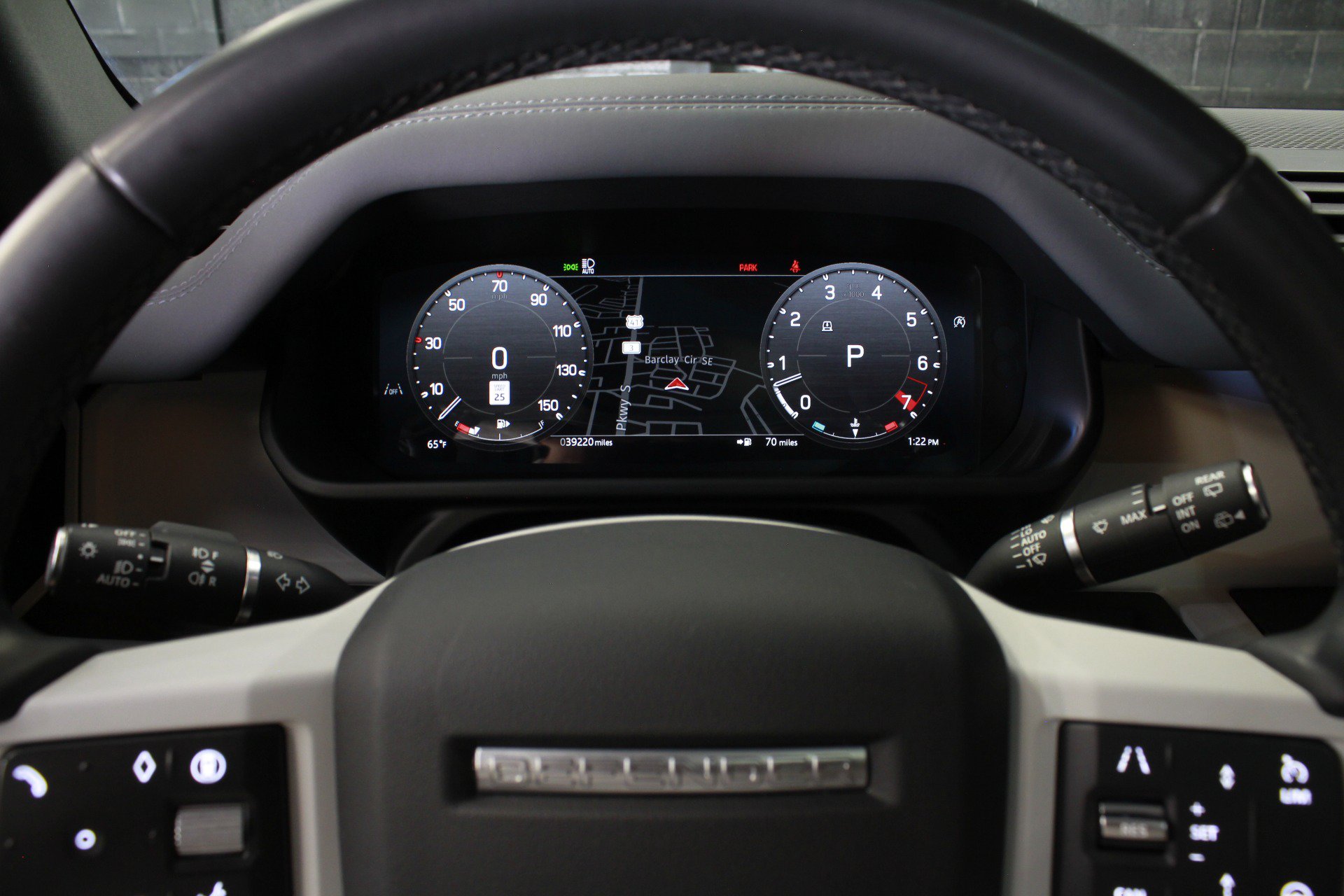 Used 2025 Land Rover Defender 110 X-Dynamic SE AWD/4WD image 58