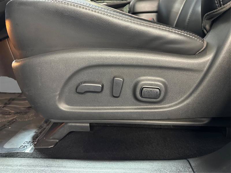 Used 2018 Nissan Pathfinder SL w/ Midnight Edition Package FWD image 18