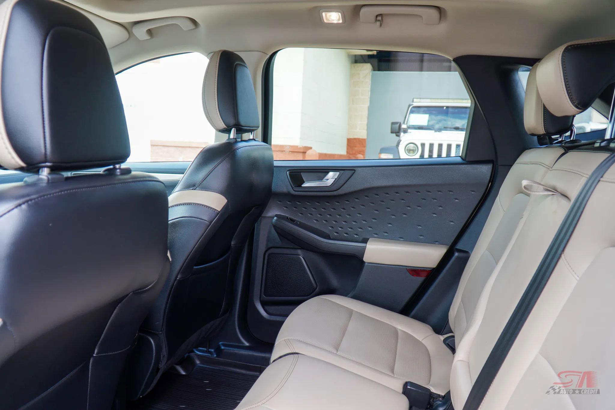 Used 2020 Ford Escape SE Sport image 19