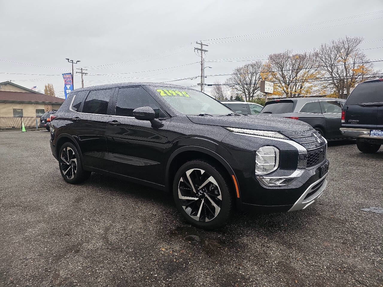 Used 2022 Mitsubishi Outlander SE image 3