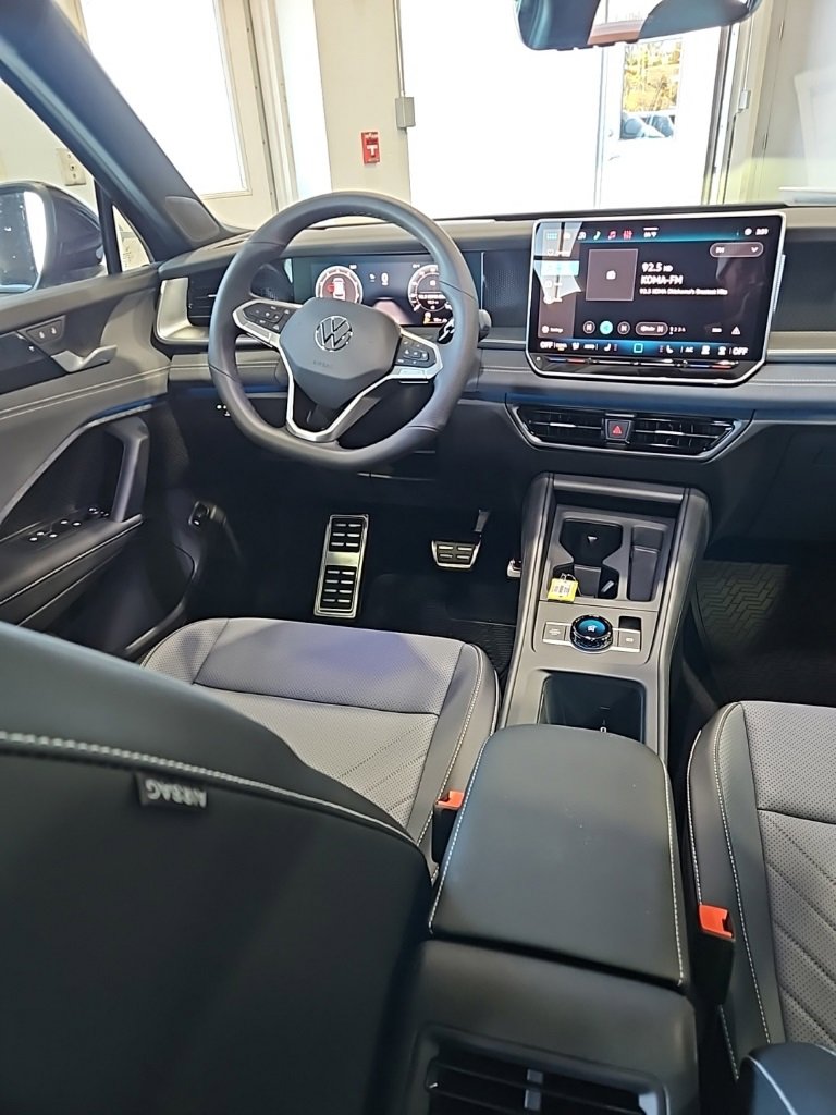 New 2026 Volkswagen Tiguan SE R-Line image 25