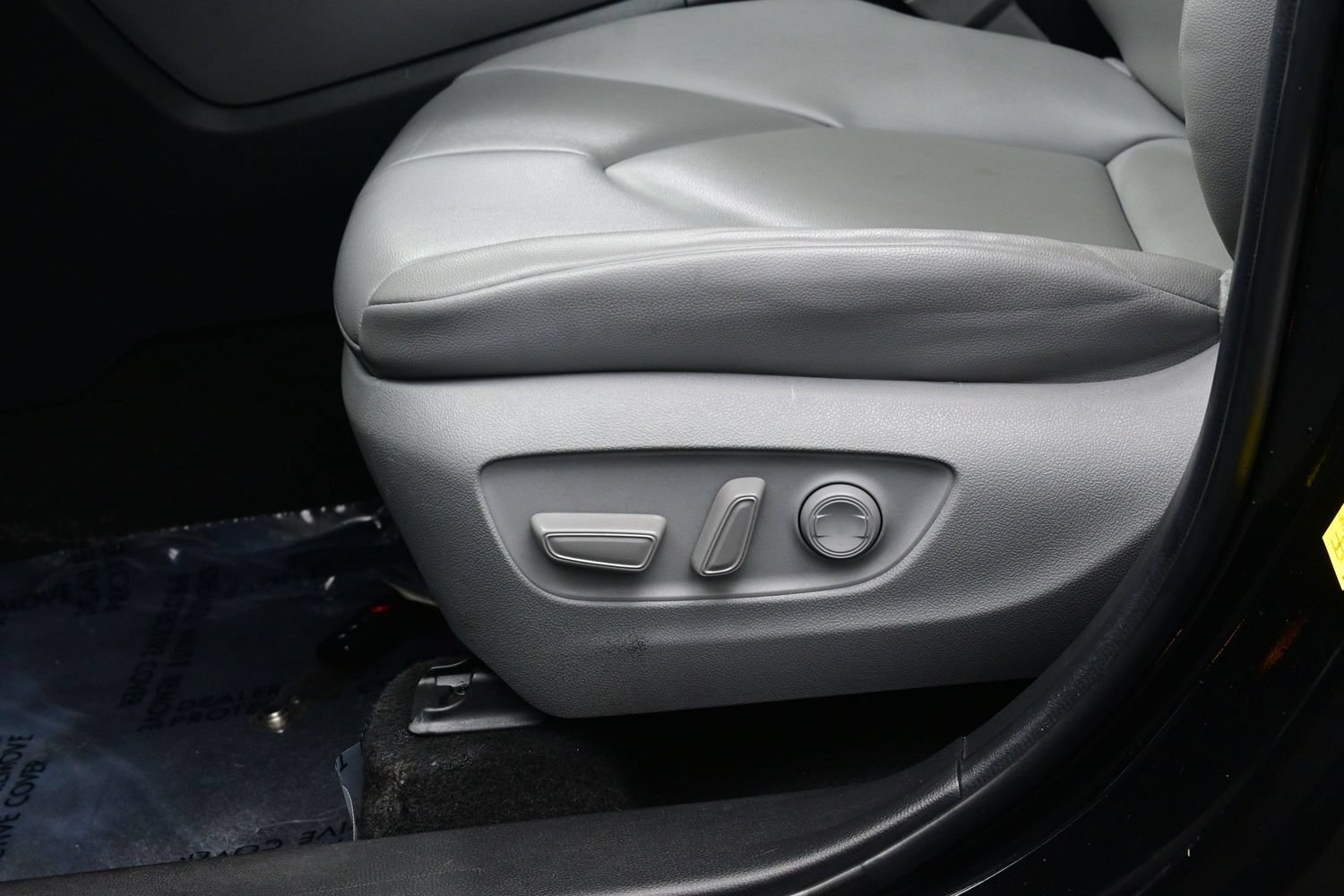 Used 2023 Toyota Highlander XLE AWD/4WD image 11
