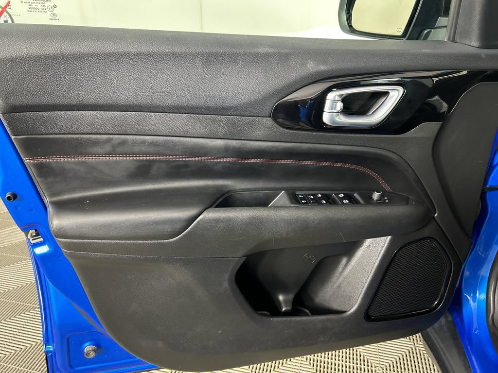 Used 2023 Jeep Compass Trailhawk w/ Trailhawk Convenience Group AWD/4WD image 11