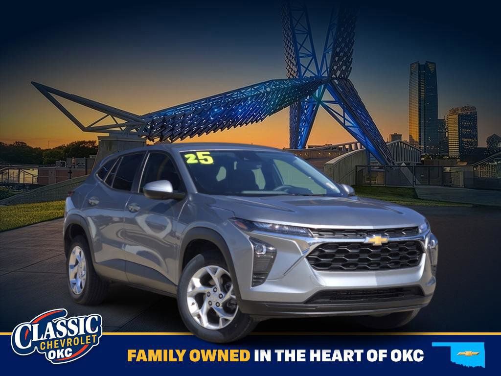 Used 2025 Chevrolet Trax LS w/ LS Convenience Package image 1