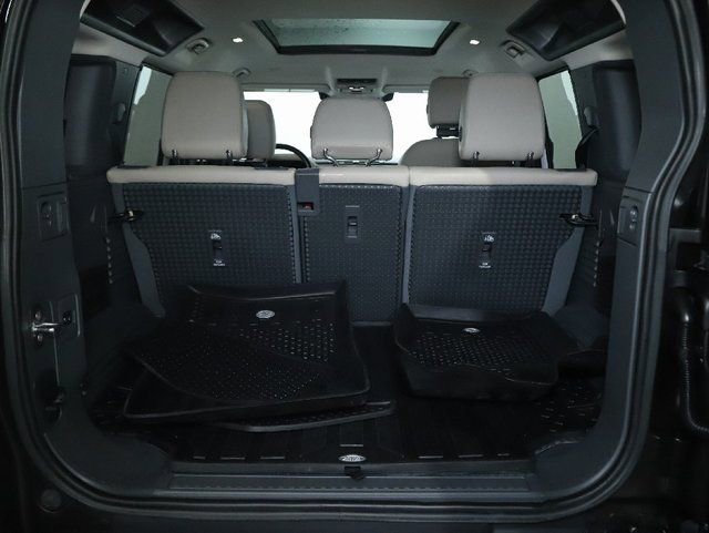 Used 2023 Land Rover Defender 110 SE image 38