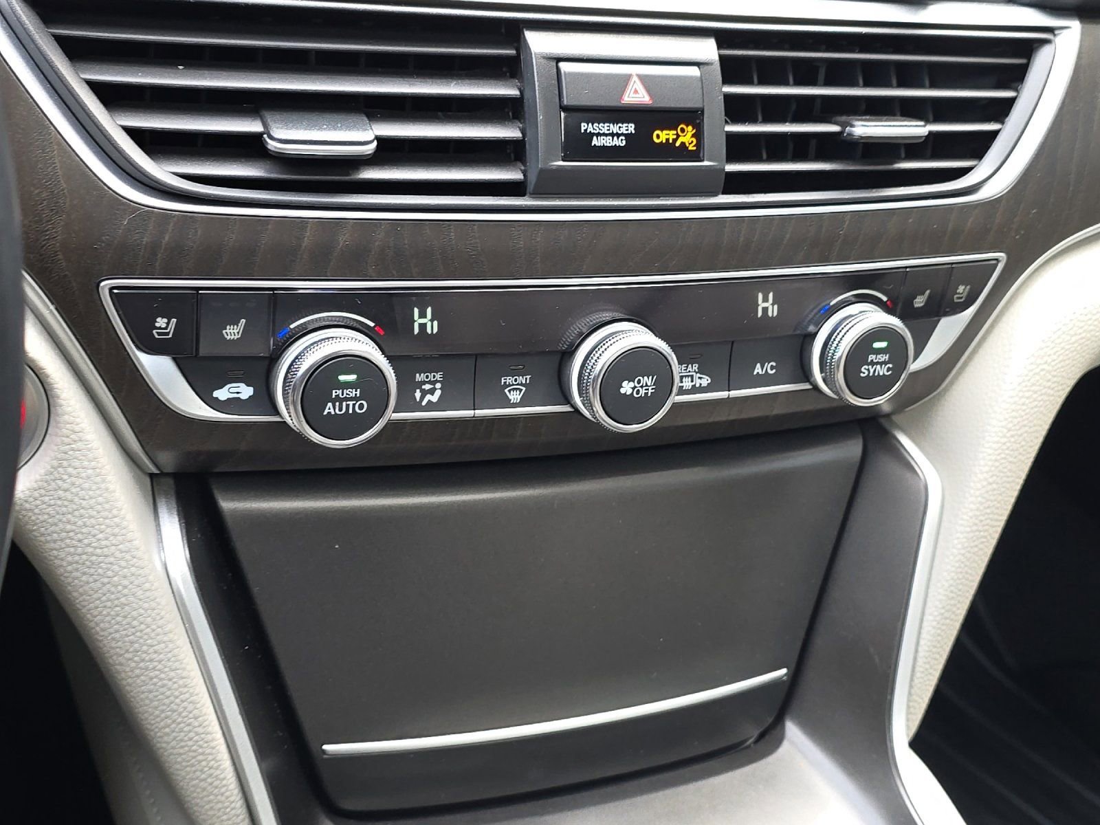 Used 2018 Honda Accord Touring image 19
