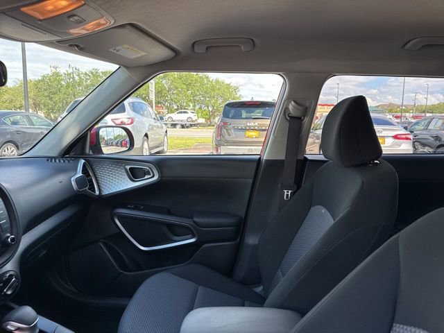Used 2025 Kia Soul LX w/ LX Technology Package FWD image 23