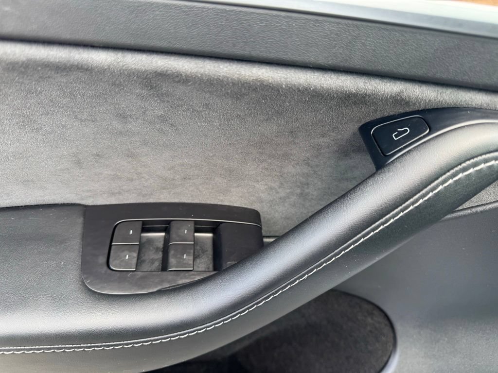 Used 2023 Tesla Model Y Long Range AWD/4WD image 17