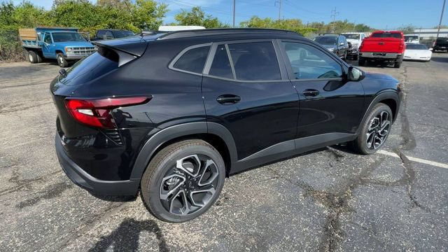 New 2026 Chevrolet Trax RS w/ Sunroof Package FWD image 2