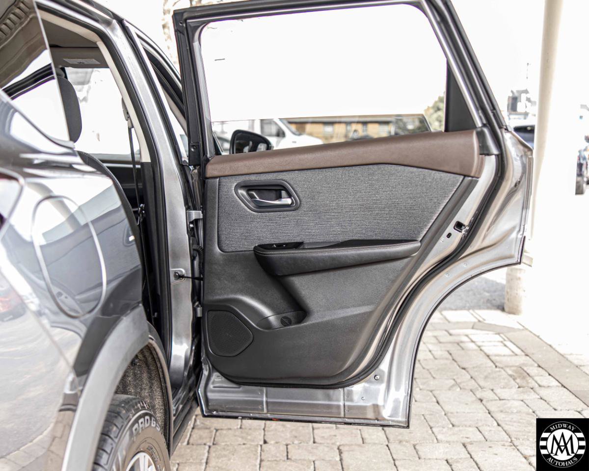 Used 2022 Nissan Rogue SV FWD image 33