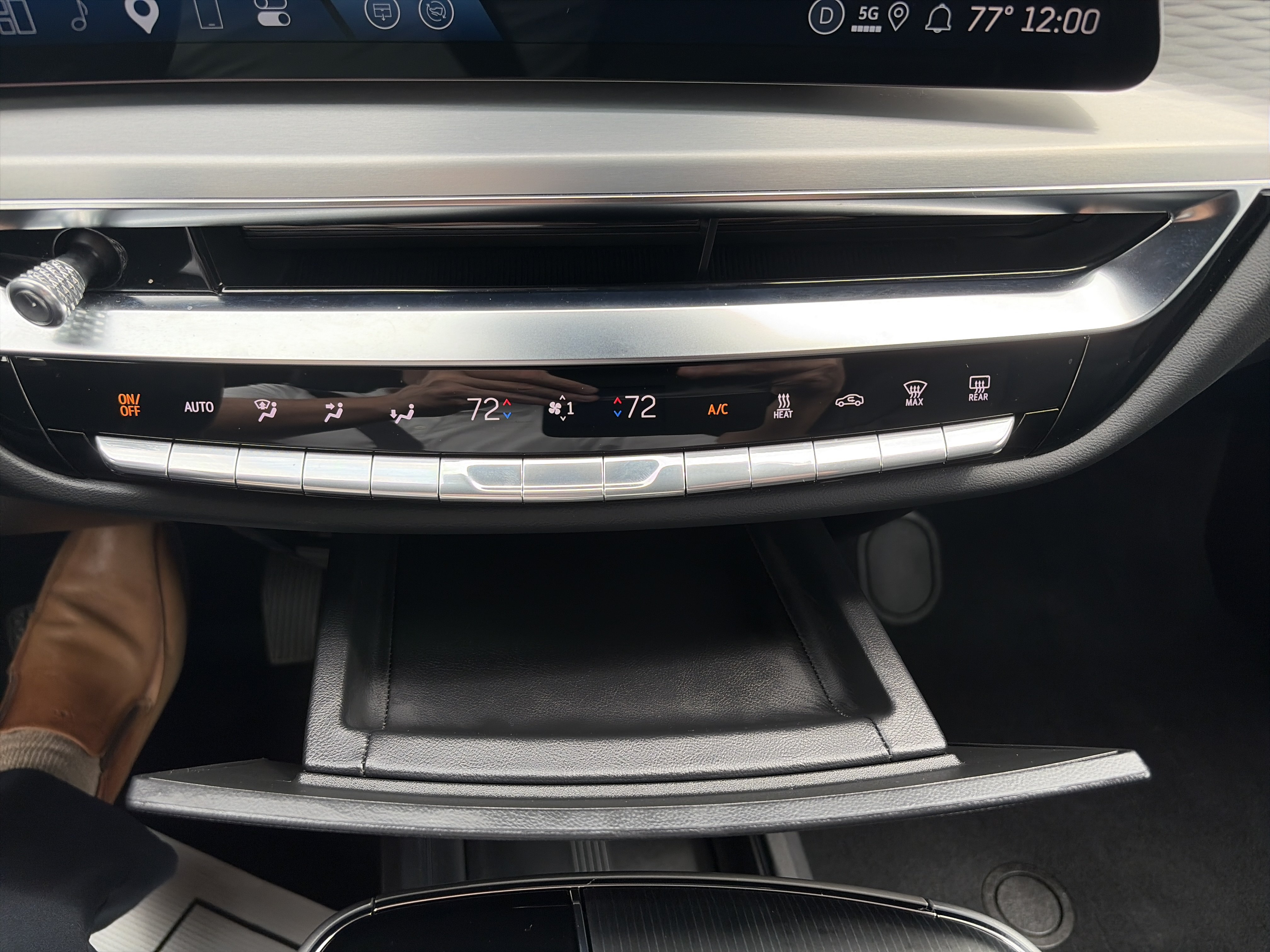 Used 2025 Cadillac Lyriq Sport w/ LPO, Floor Liner Package AWD/4WD image 28