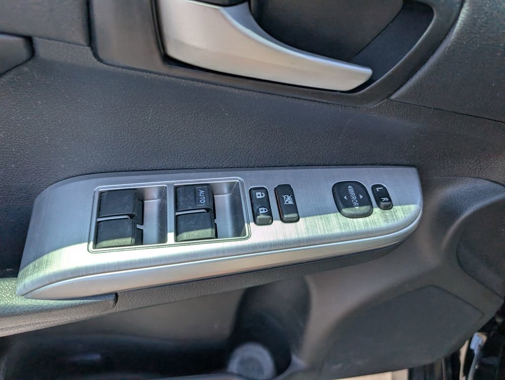 Used 2013 Toyota Camry SE image 10