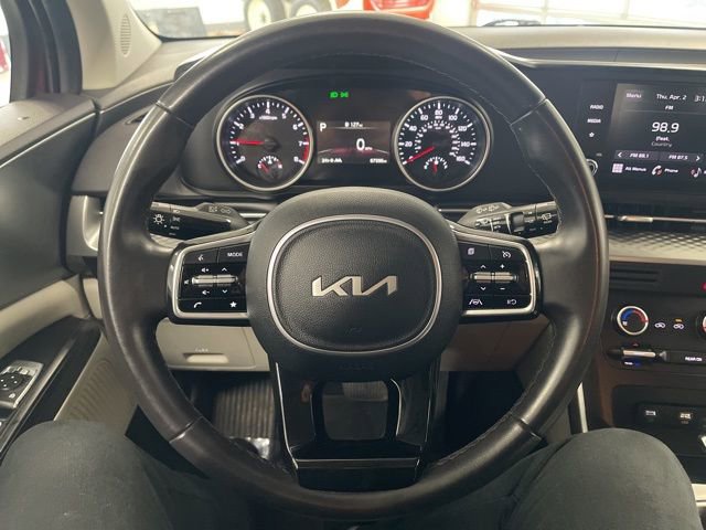 Used 2024 Kia Carnival LX image 34