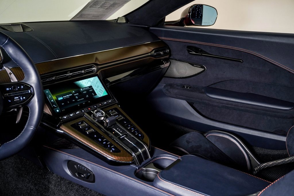 Used 2025 Aston Martin V8 Vantage Coupe image 24