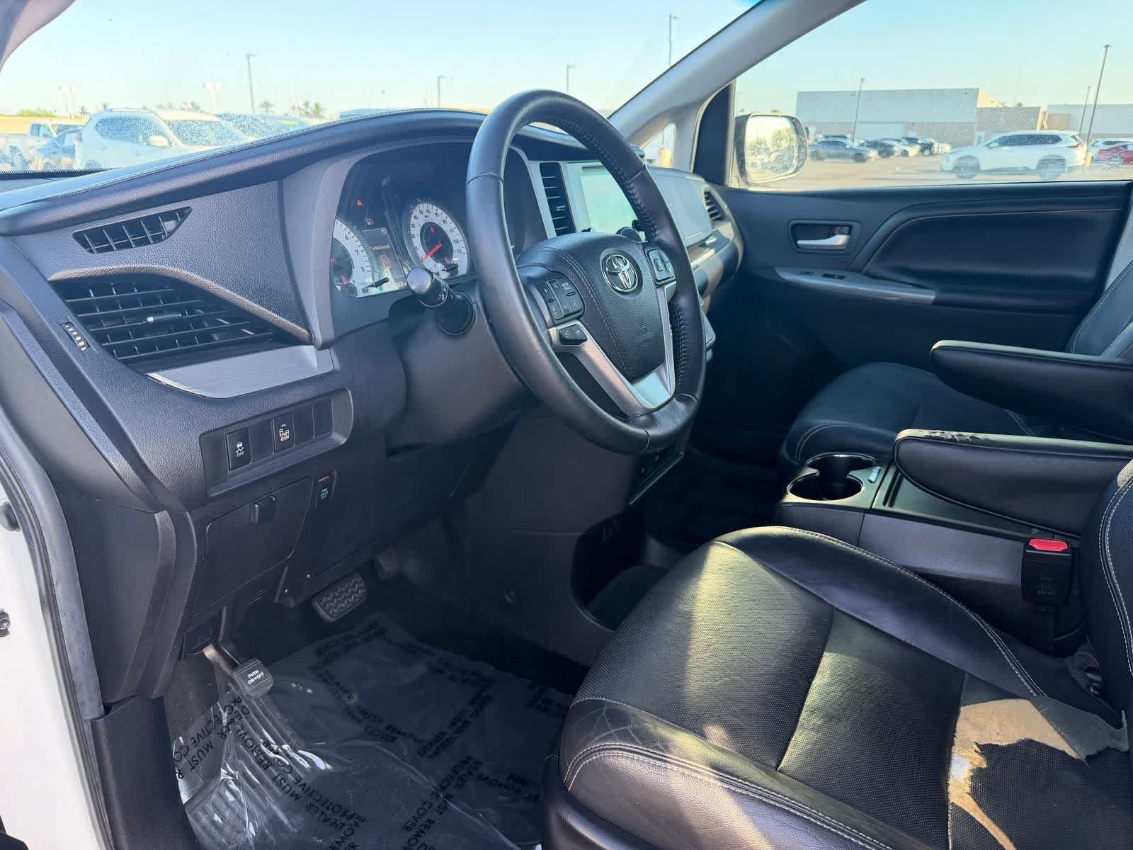 Used 2015 Toyota Sienna SE Premium FWD image 2