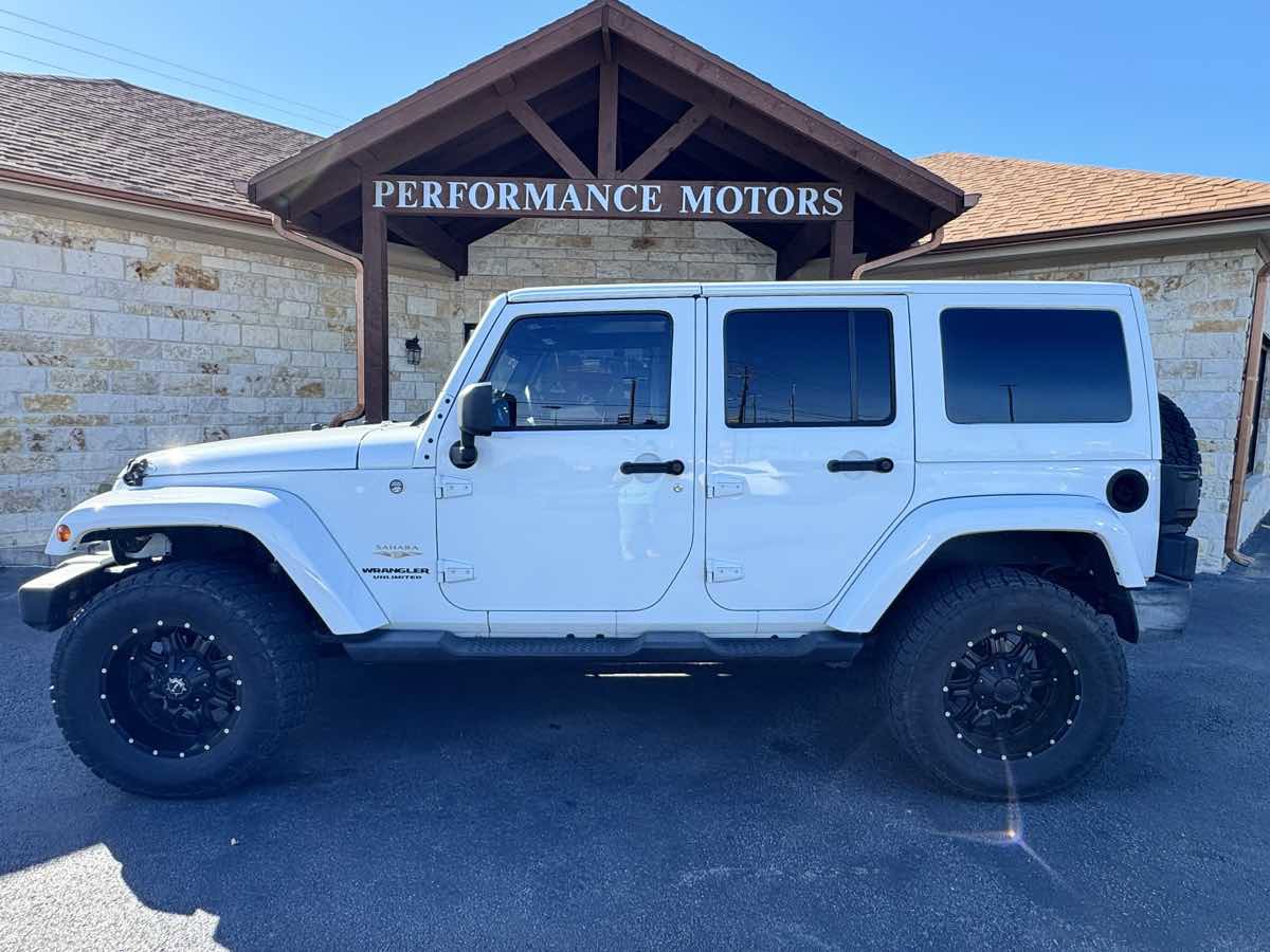 Used 2014 Jeep Wrangler Unlimited Sahara w/ Connectivity Group AWD/4WD image 2