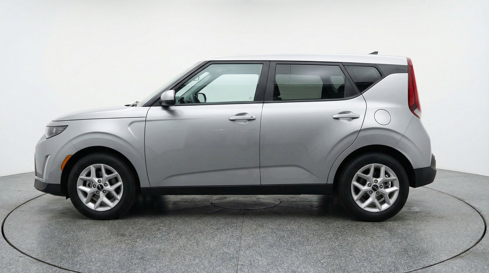 Used 2025 Kia Soul LX w/ LX Technology Package image 5