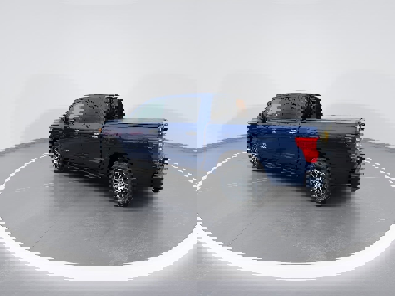 Used 2021 Nissan Titan SV w/ SV Convenience Package image 13