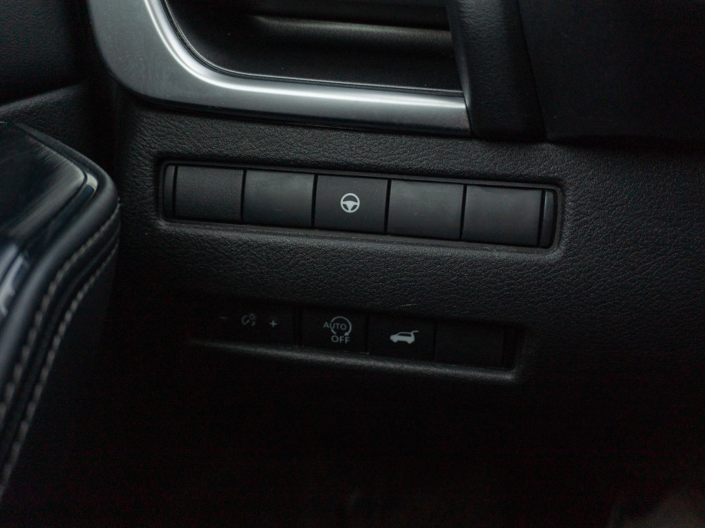 Used 2025 Nissan Rogue SV FWD image 28