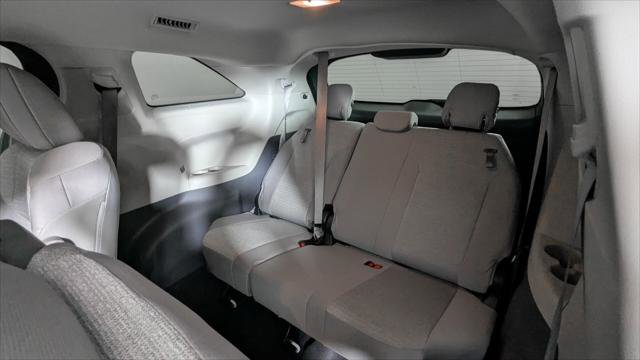 Used 2024 Toyota Sienna LE FWD image 17