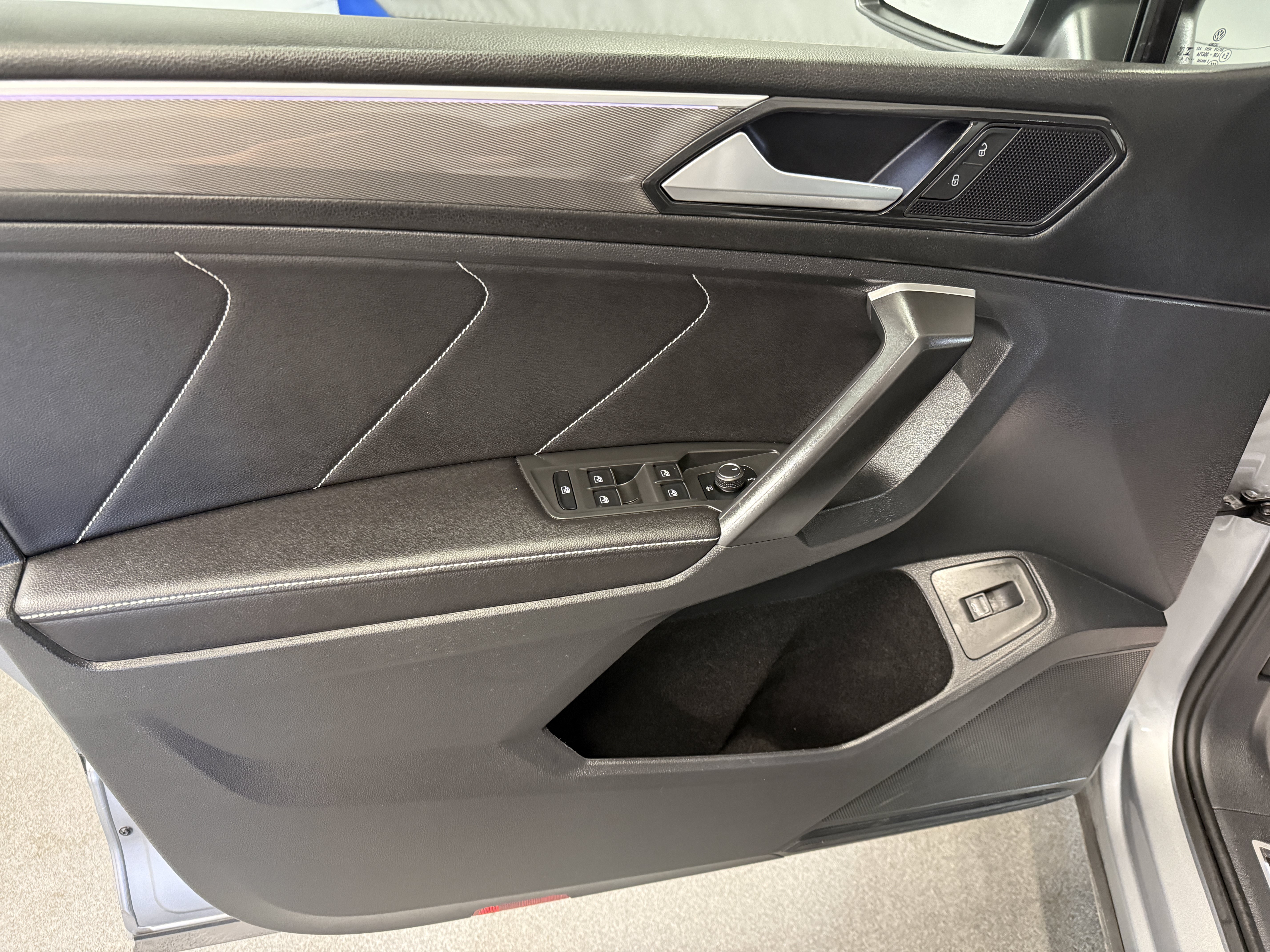 Certified 2024 Volkswagen Tiguan SE R-Line AWD/4WD image 14