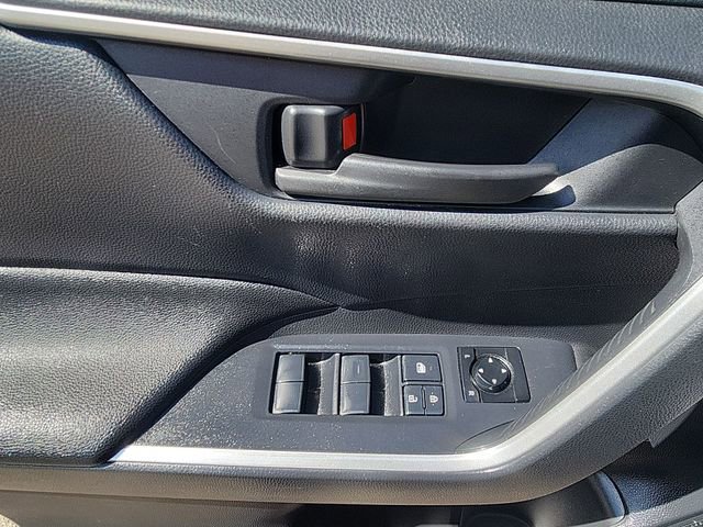 Used 2021 Toyota RAV4 SE image 13