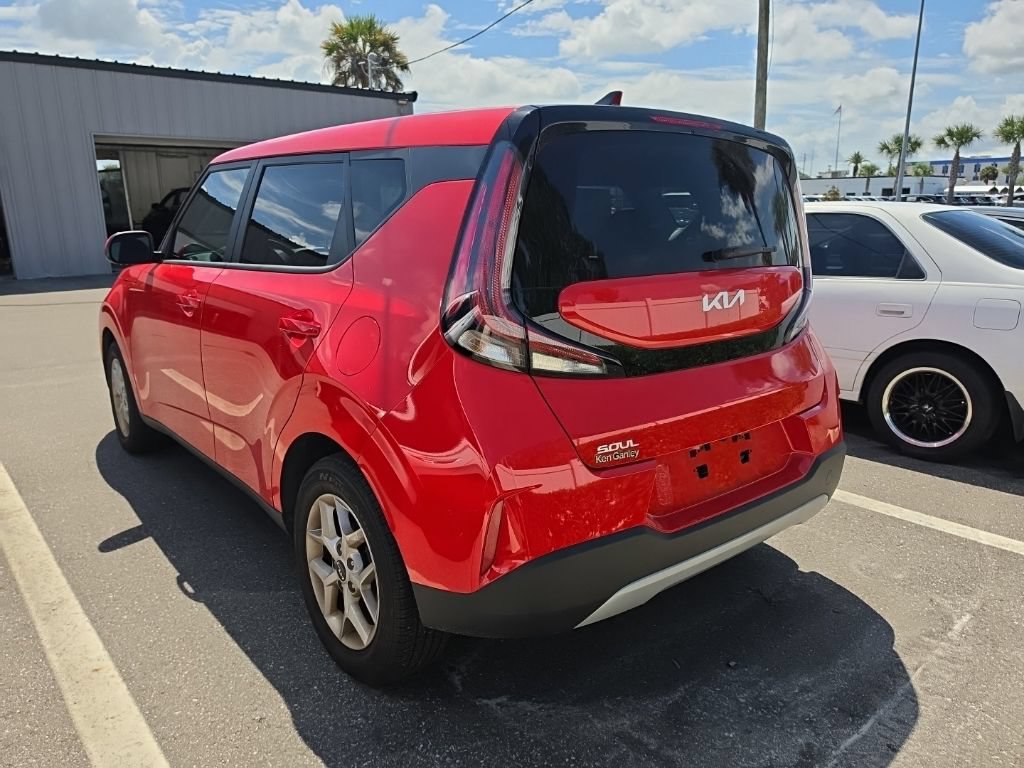 Certified 2025 Kia Soul LX w/ LX Technology Package FWD image 12